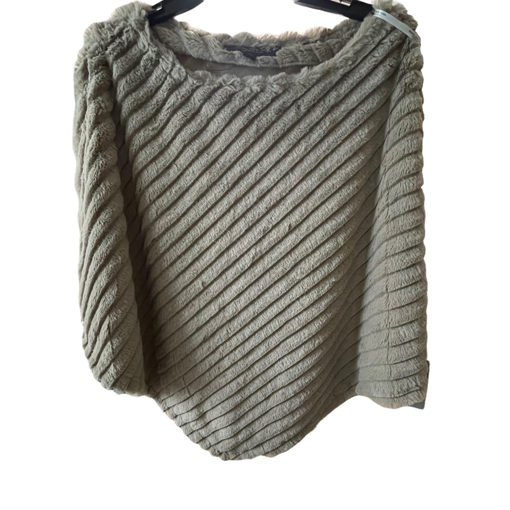 Andrew Marc faux fur poncho size L/XL